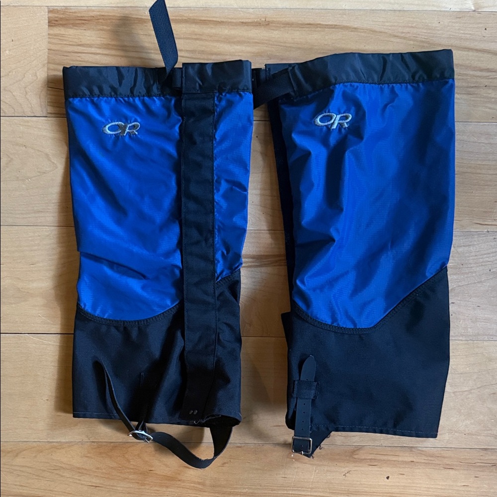 Sold** Outdoor Research Black and Blue Gaiters (Men’s Verglas Large)